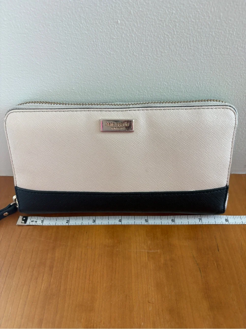 Kate Spade Wallet Beige Black Laurel Way Neda Zip Around Continental WLRU2670
